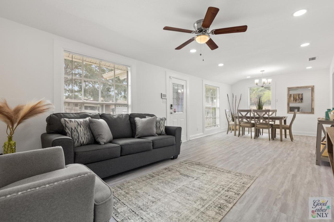 The Good Vibes Only Cottage Tampa Extérieur photo