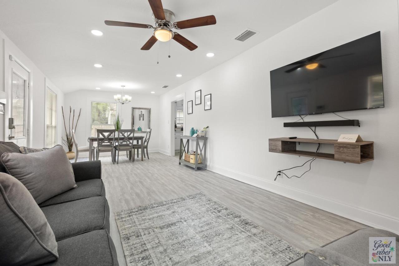 The Good Vibes Only Cottage Tampa Extérieur photo