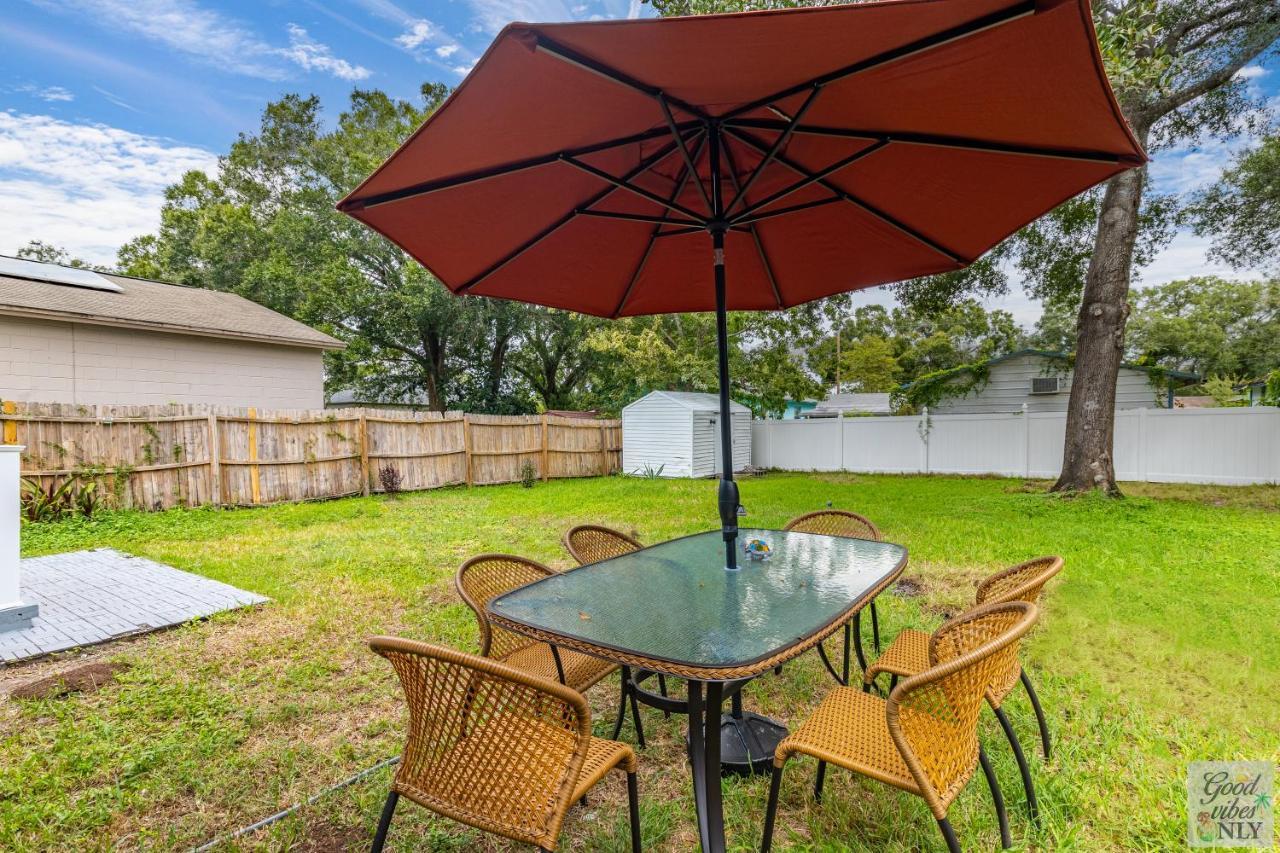 The Good Vibes Only Cottage Tampa Extérieur photo