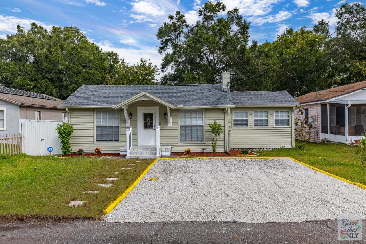 The Good Vibes Only Cottage Tampa Extérieur photo