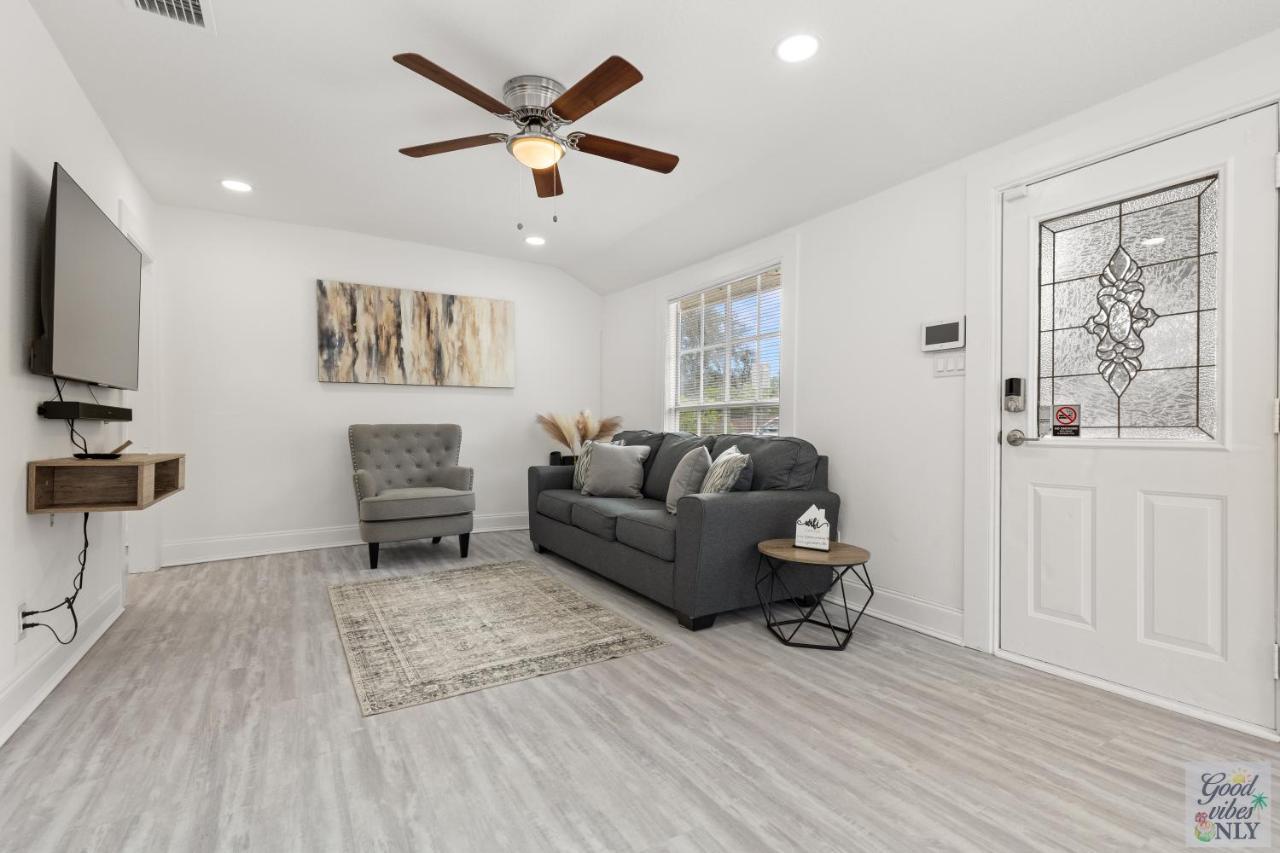 The Good Vibes Only Cottage Tampa Extérieur photo